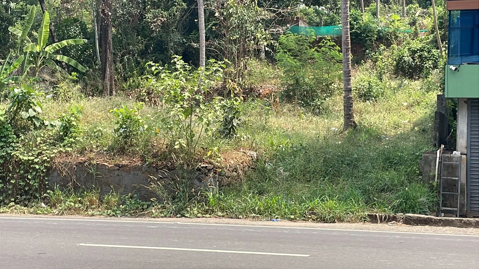 മലപ്പുറം മഞ്ചേരി പൂക്കോട്ടൂർ റോഡ് 17 Cent നിരപ്പായ സ്ഥലം വില്പനക്ക്. 9.5 Lks/cen